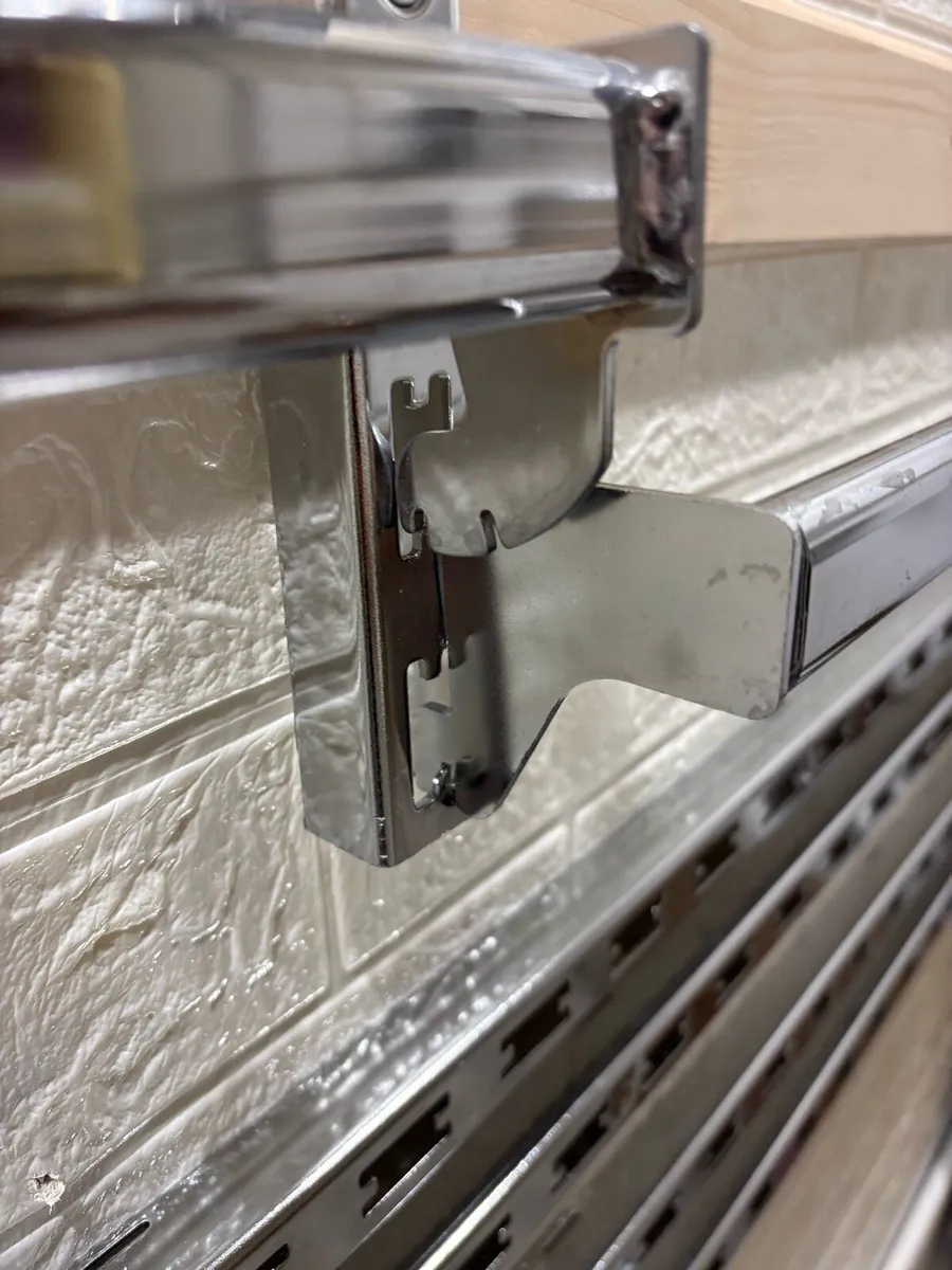 Clothe reins retail fittings - Image 3