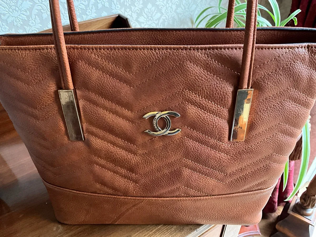 Lady’s Brown Handbqg - Image 1