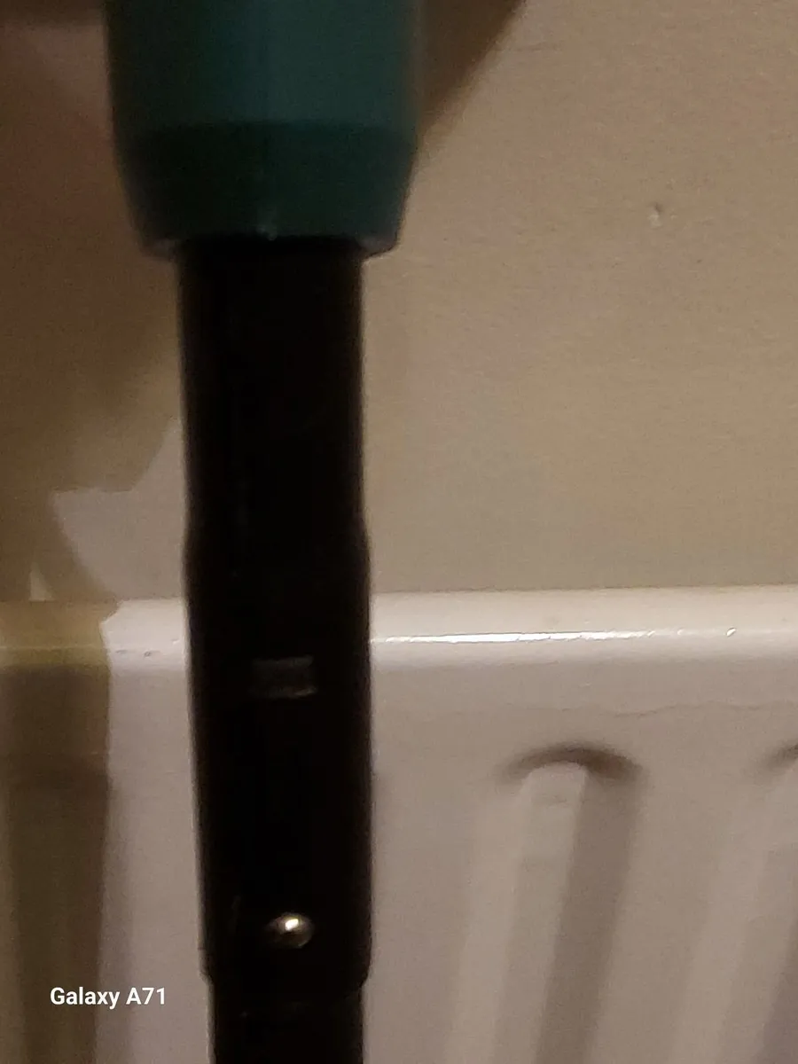 Bosch Easy 23cm Garden Strimmer, great condition - Image 2