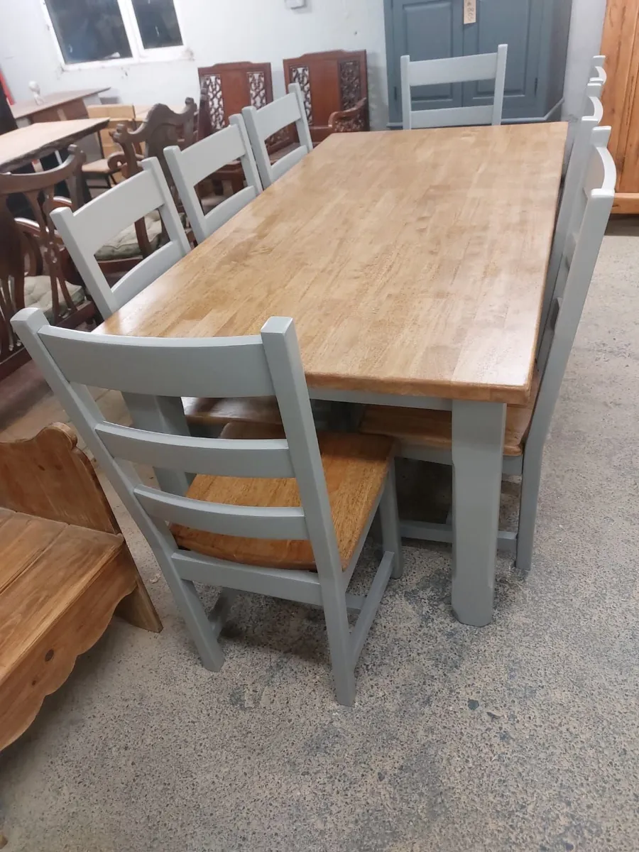 Solid oak table, 8 oak chairs - Image 2