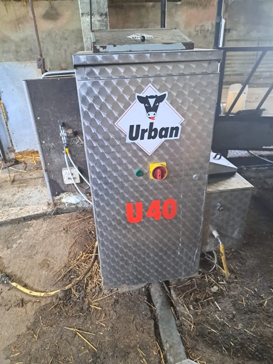 Urban U40 Calf Feeder - Image 1