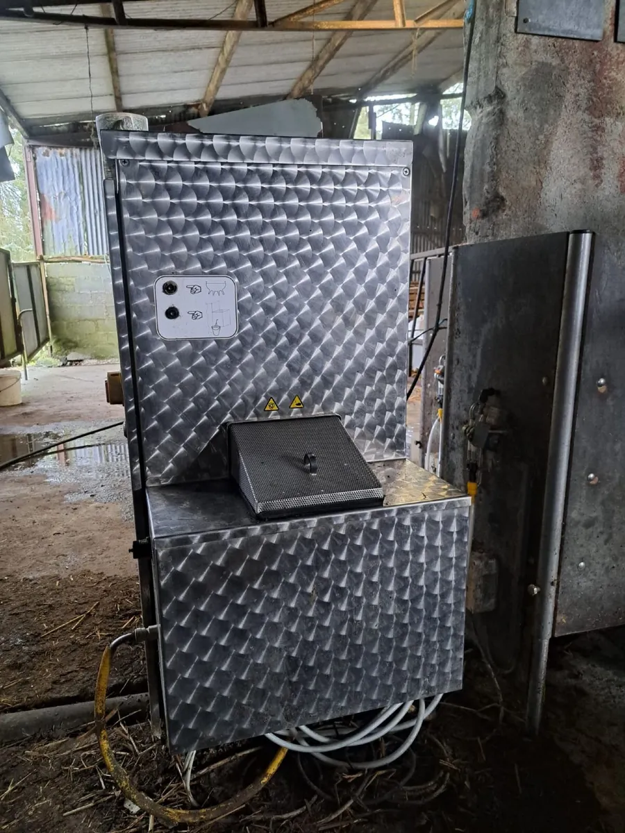 Urban U40 Calf Feeder - Image 2