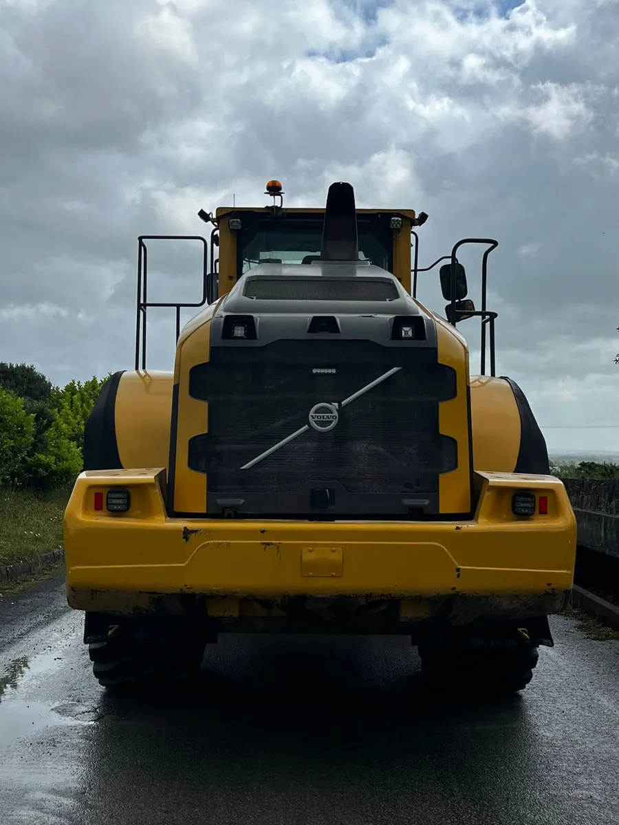 2015 Volvo L180H Loading Shovel - Image 3