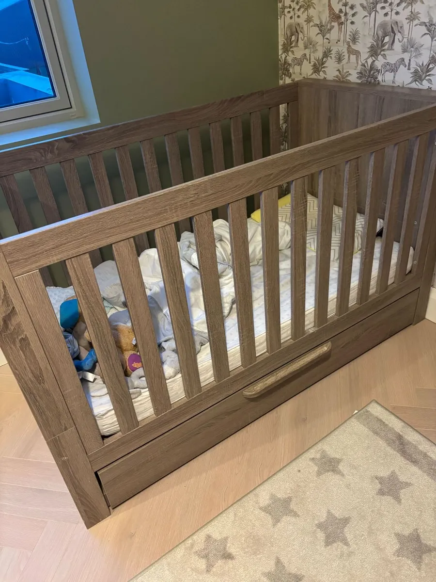 Mamas and Papas Franklin Cot & Bedding - Image 1