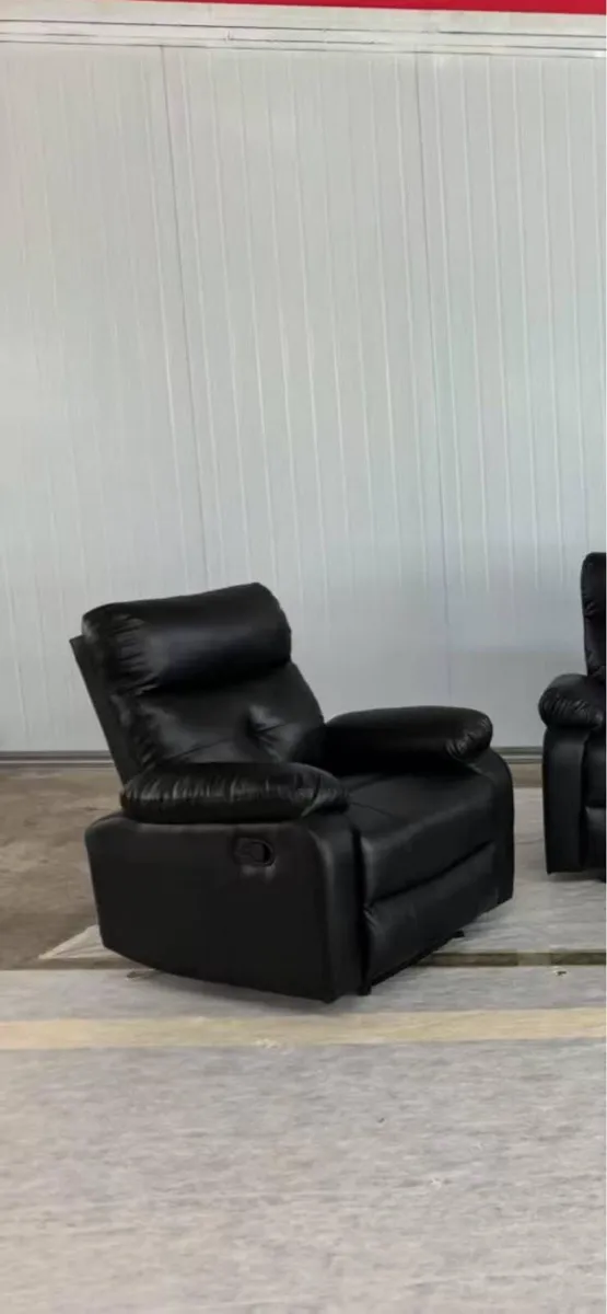 Italian leather recliner arm chairs  reduced to on - Image 2
