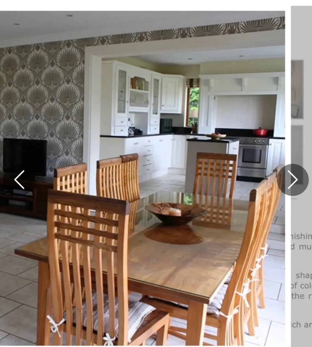 Tables and chairs - Image 1