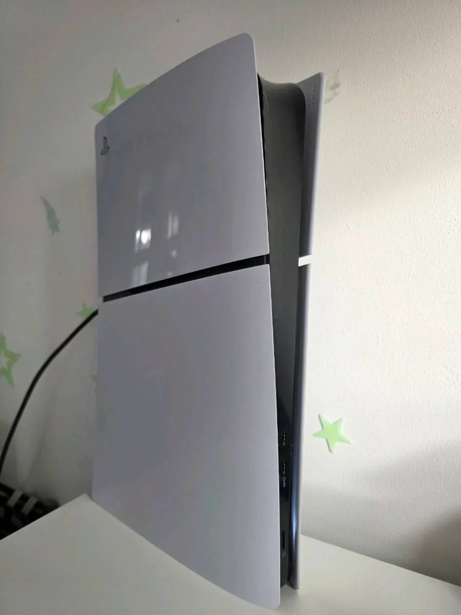 PS 5 with 2 dual sense - Image 2