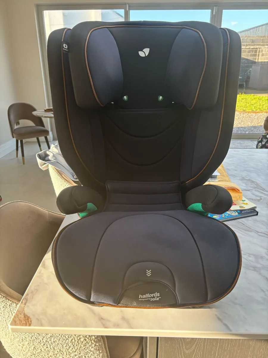 Joie x Halfords Isofix Carseat - Image 1