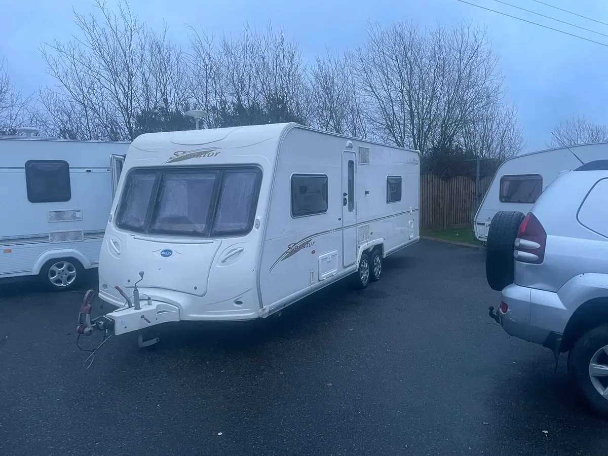 Fixed bed caravan - Image 1