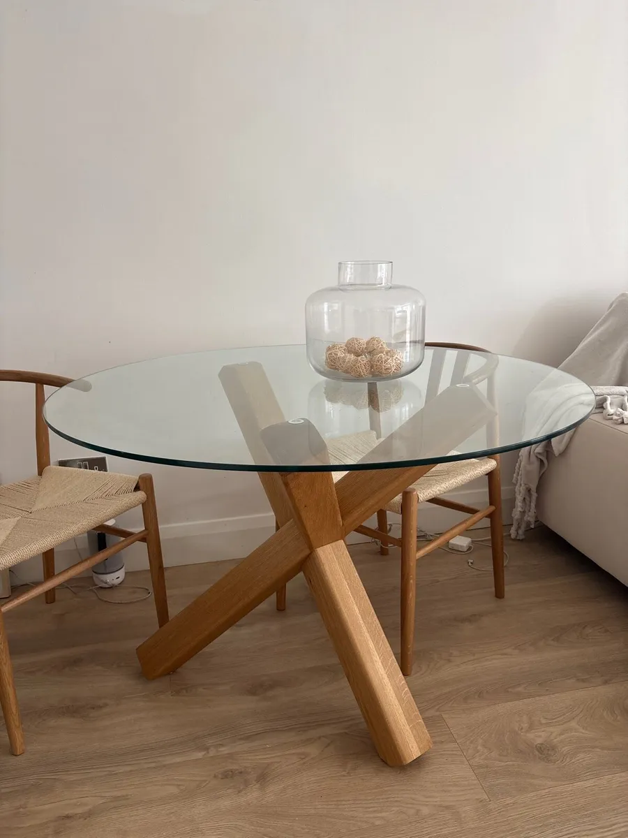 Round glass dining table - solid wood - Image 1