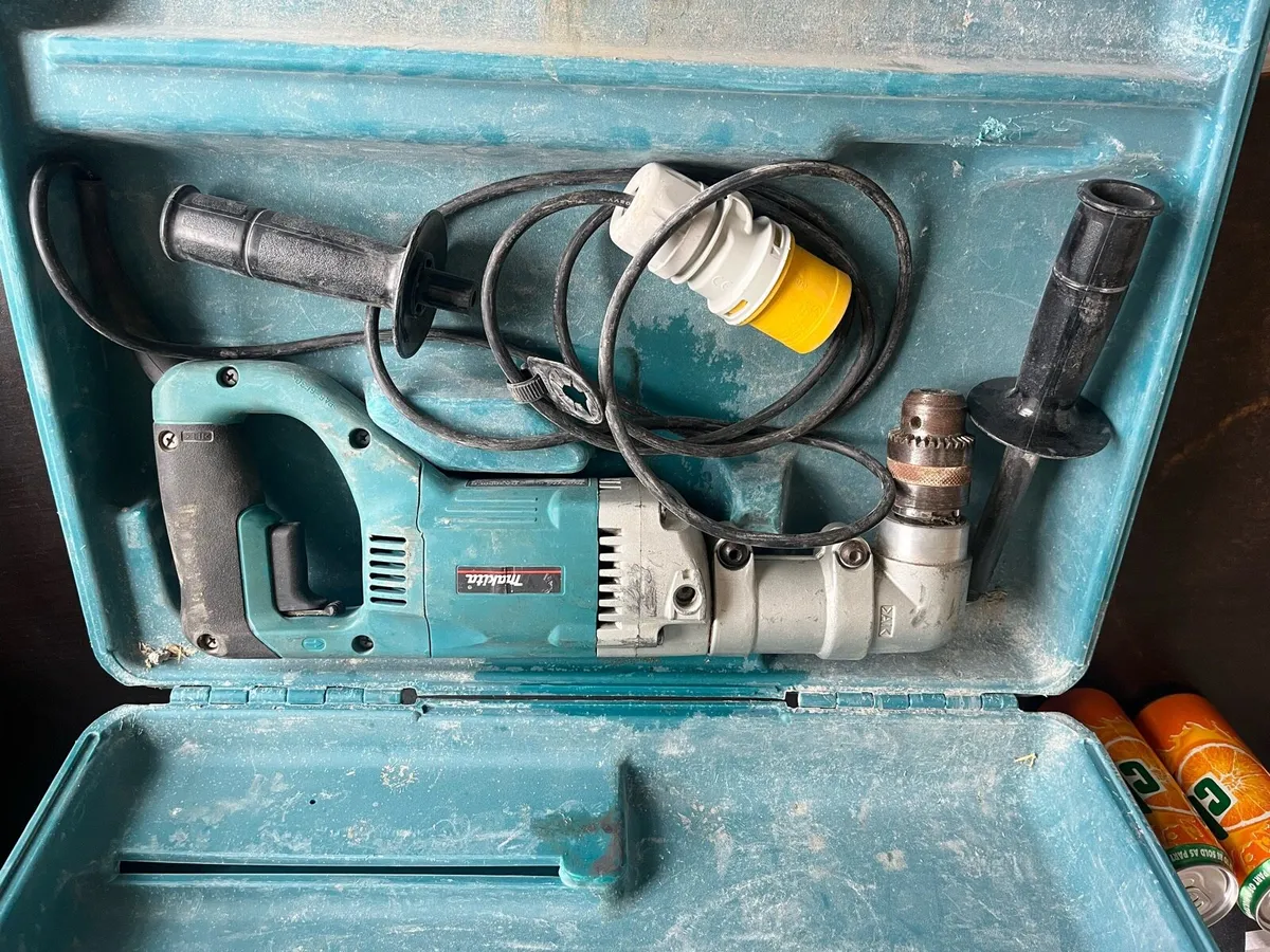 Akita 110v angle drill . - Image 1