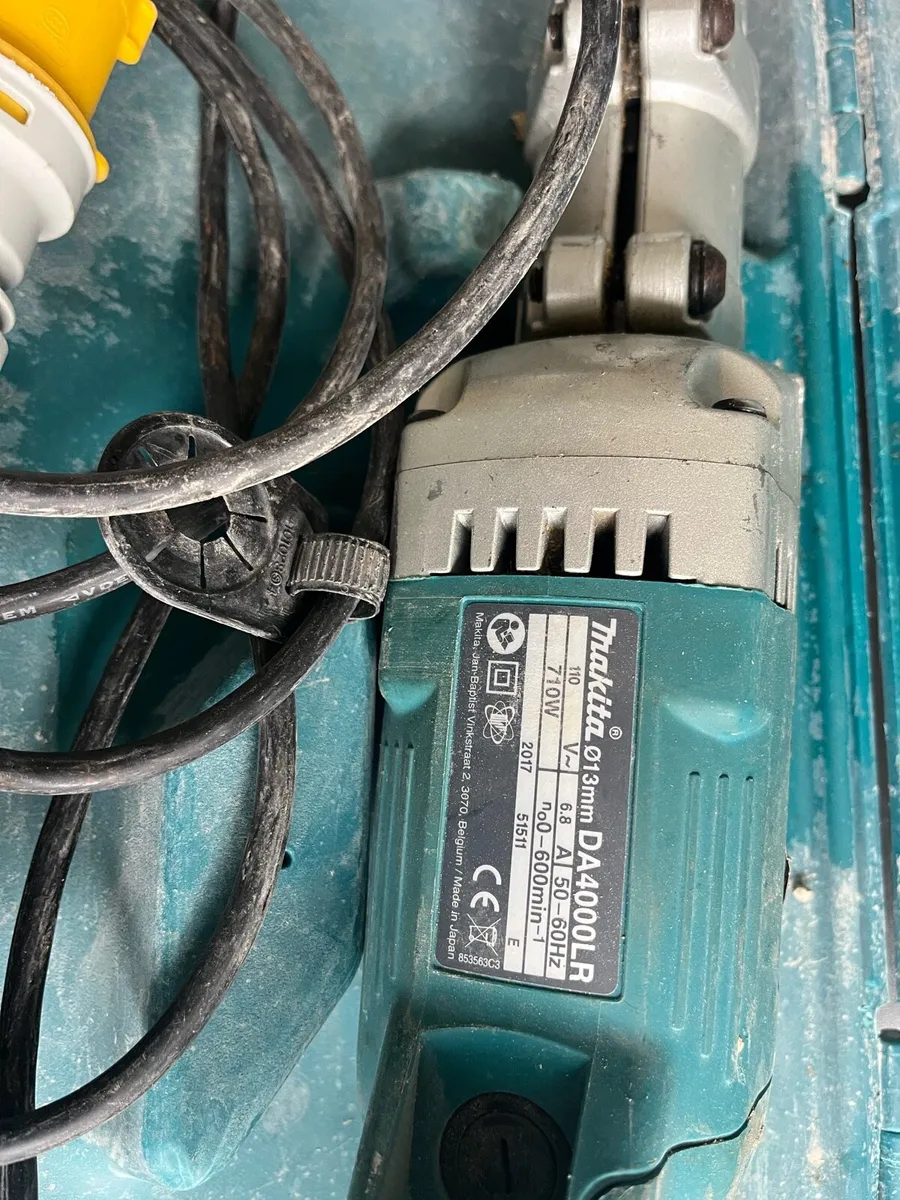 Akita 110v angle drill . - Image 2