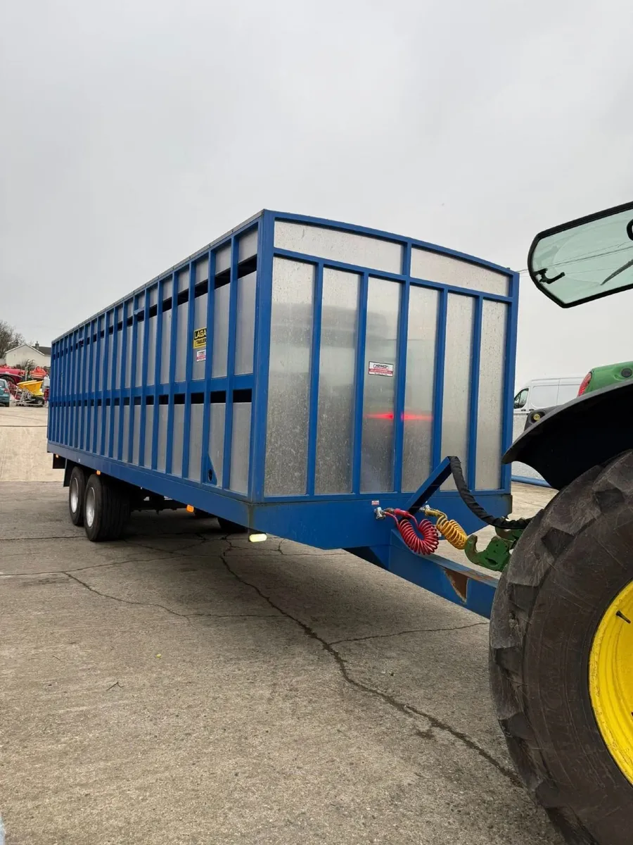 Lagan 28' Livestock Trailer - Image 3