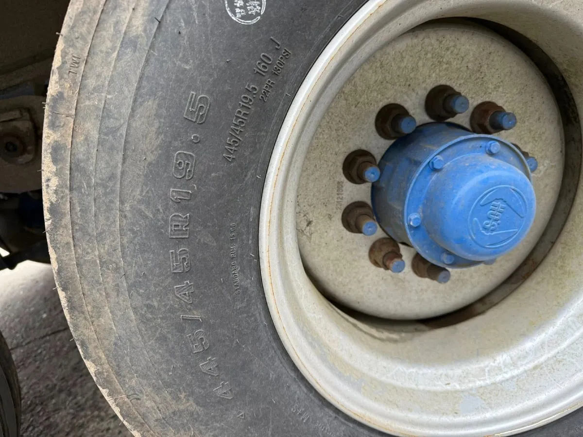 Lagan 28' Livestock Trailer - Image 4