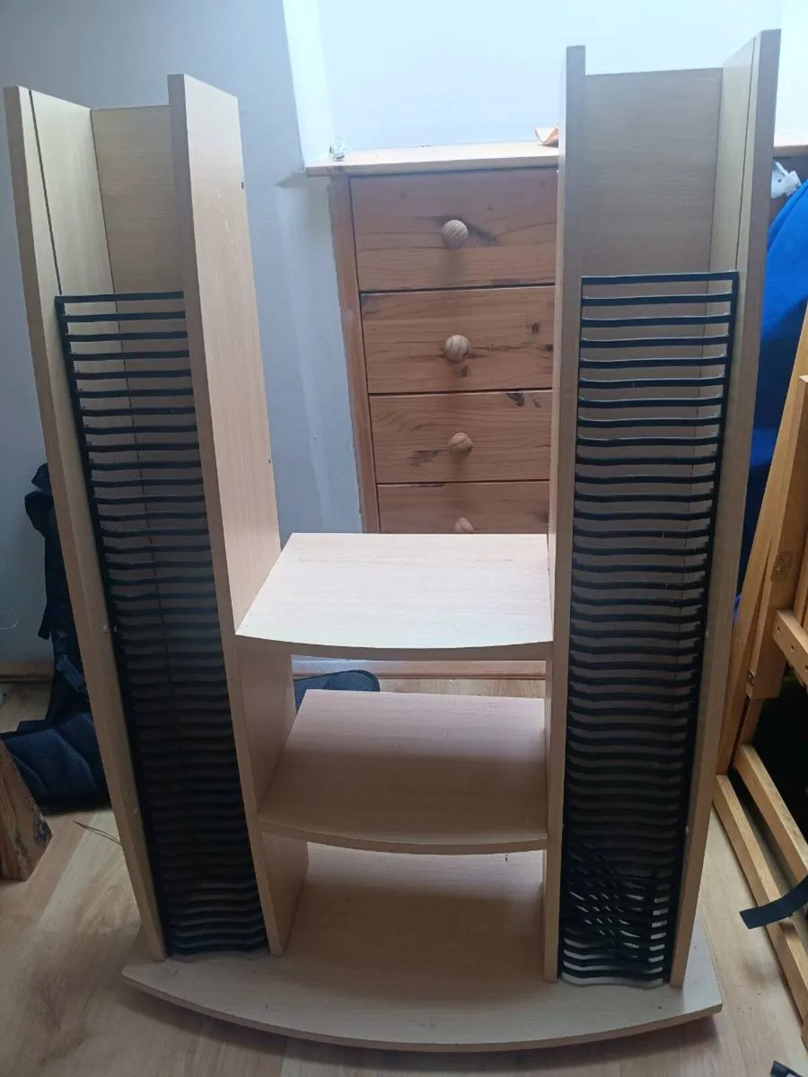 Hi fi shelf and cd storage
