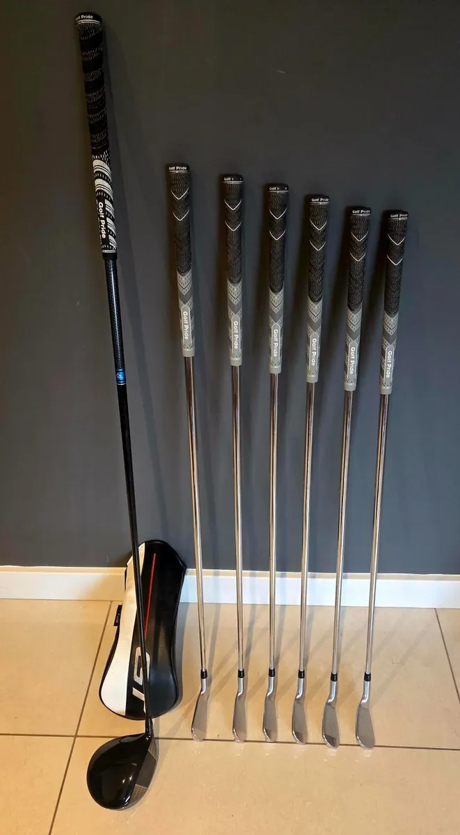Golf Clubs - Titleist - Image 1