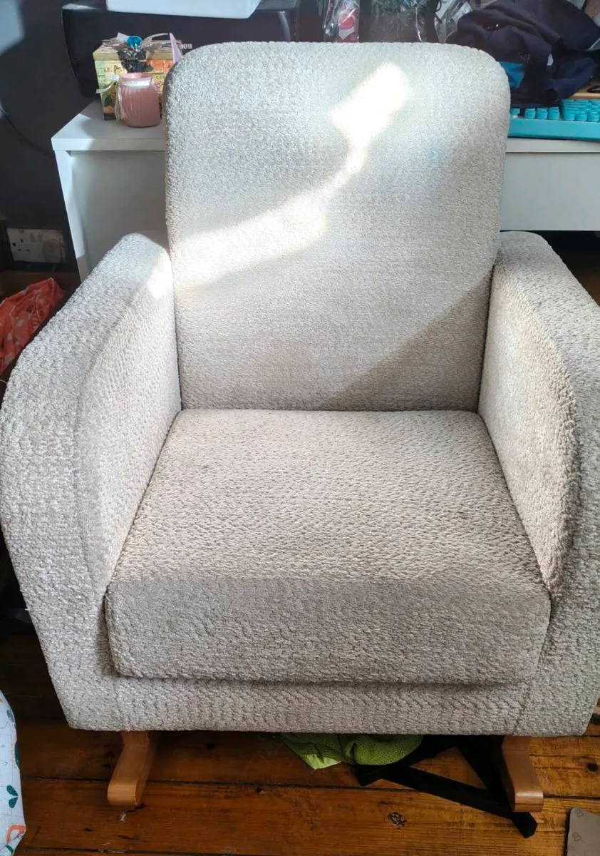 Nursing chair - Image 1