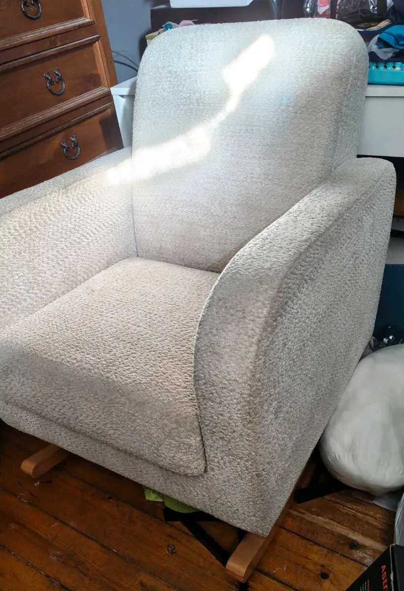 Nursing chair - Image 2