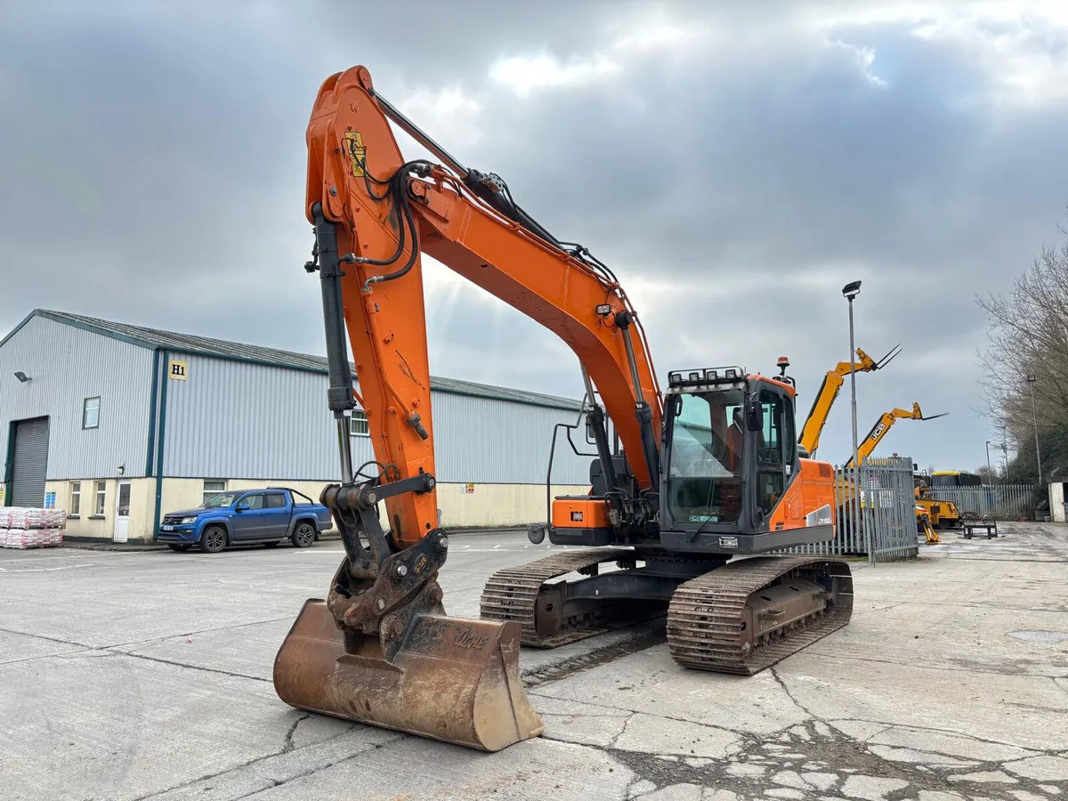 2019 Doosan DX180LC Excavator - Image 4