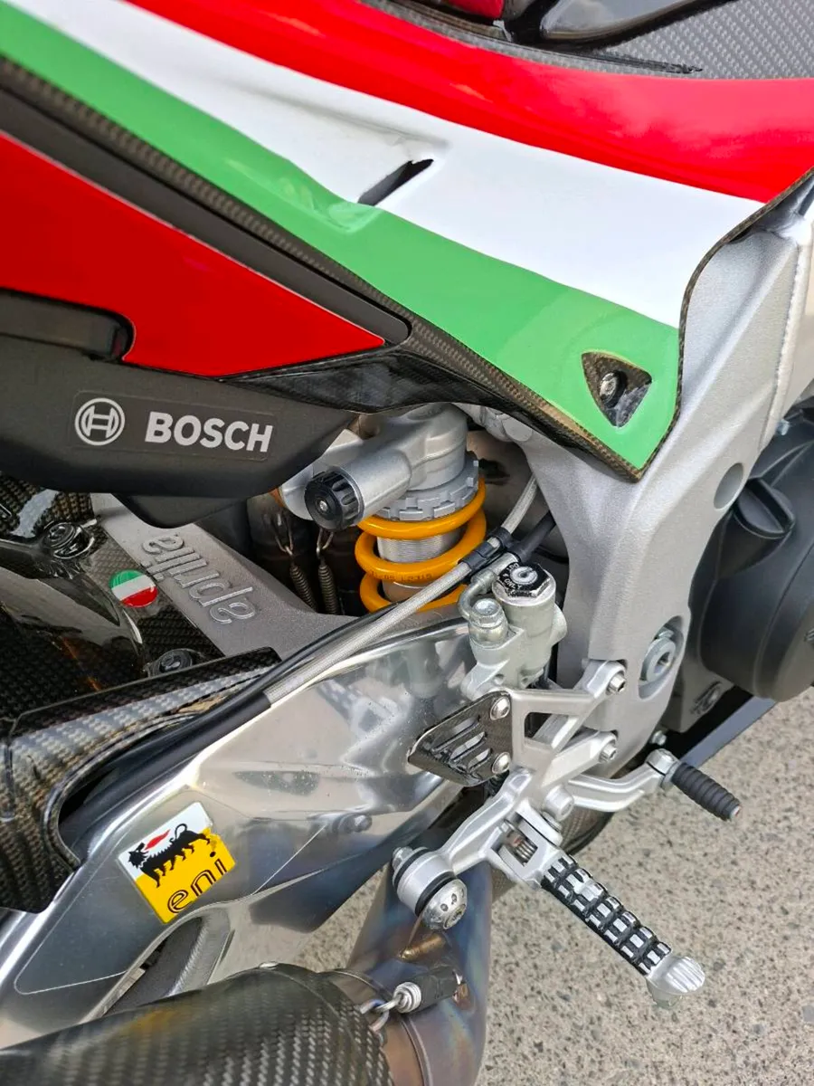 Aprilia tuano 1100r factory model 2015 - Image 4