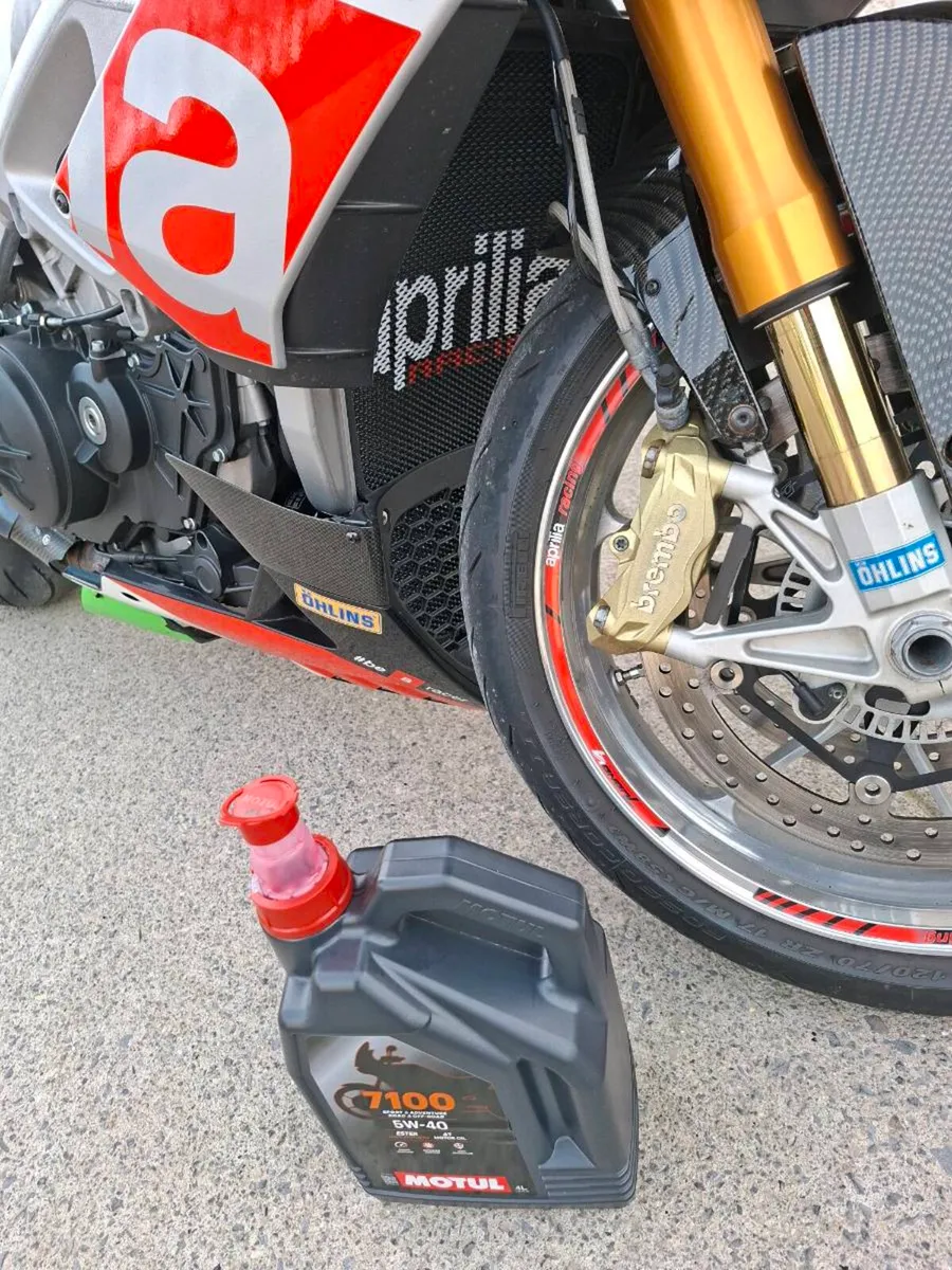 Aprilia tuano 1100r factory model 2015 - Image 2