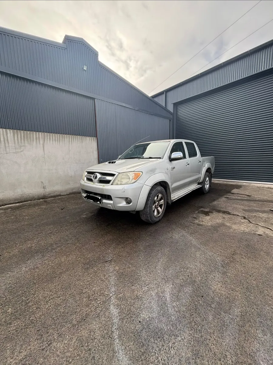 Toyota Hilux for Breaking - Image 4