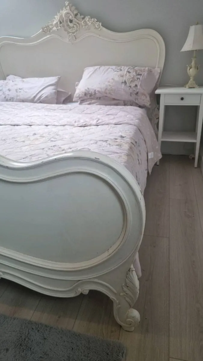 bedroom furniture bed and dresser - Image 4