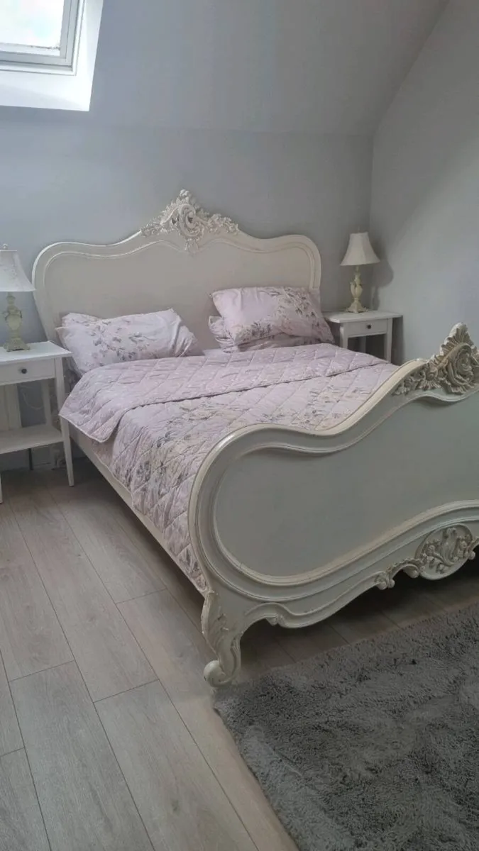 bedroom furniture bed and dresser - Image 1