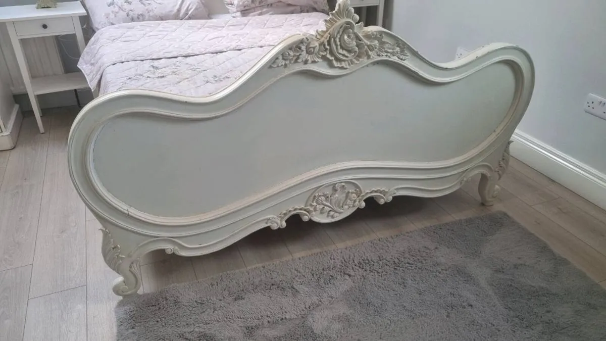 bedroom furniture bed and dresser - Image 2