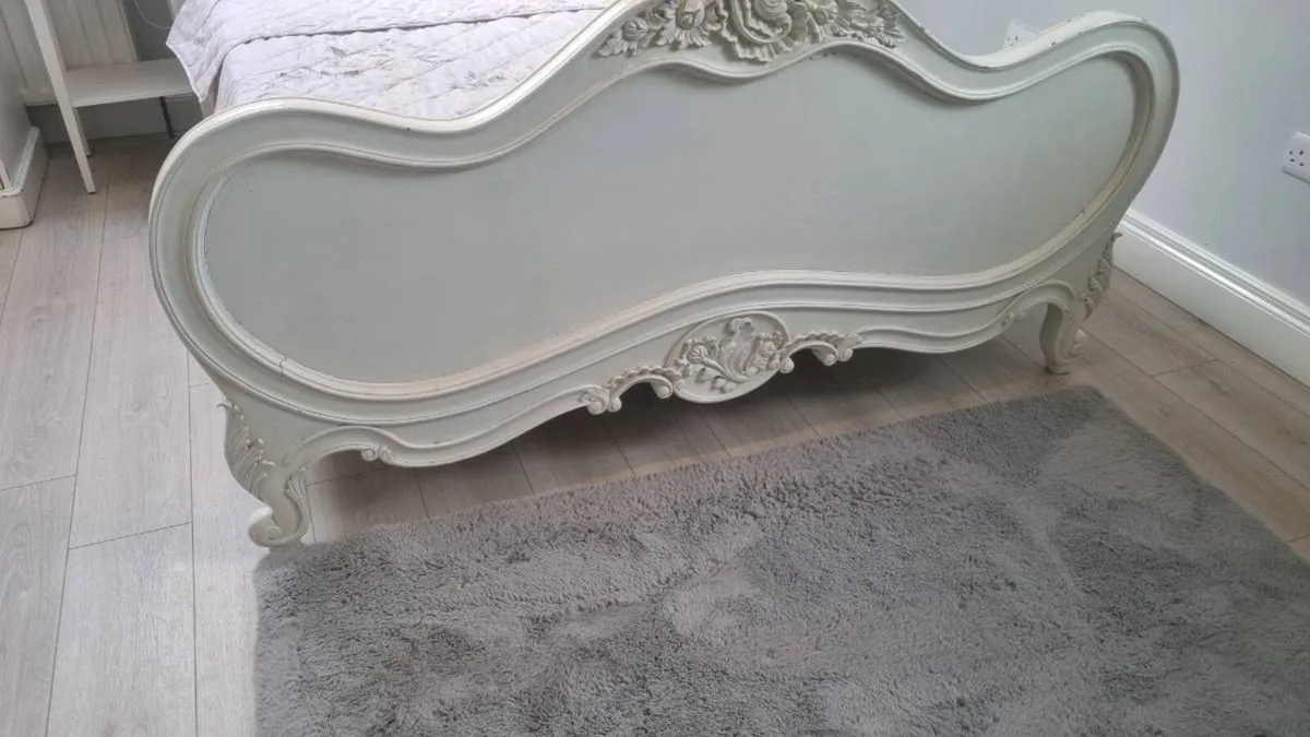 bedroom furniture bed and dresser - Image 3