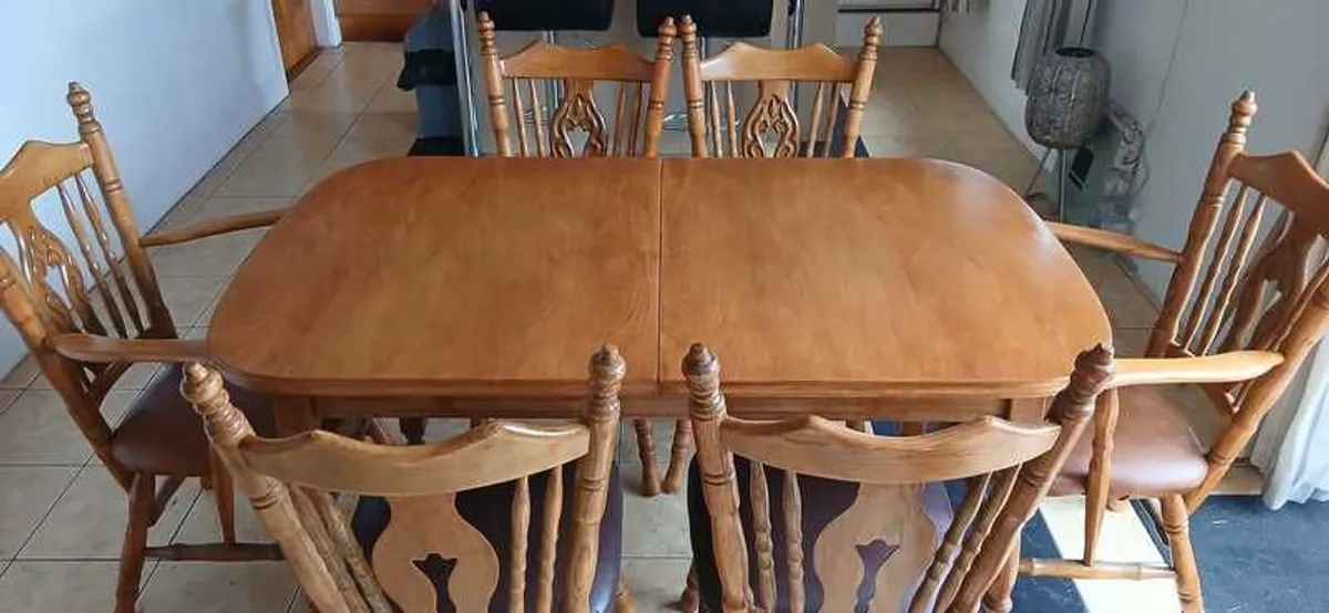 Kitchen Table and 6 chairs and 2 recliner sofas - Image 1