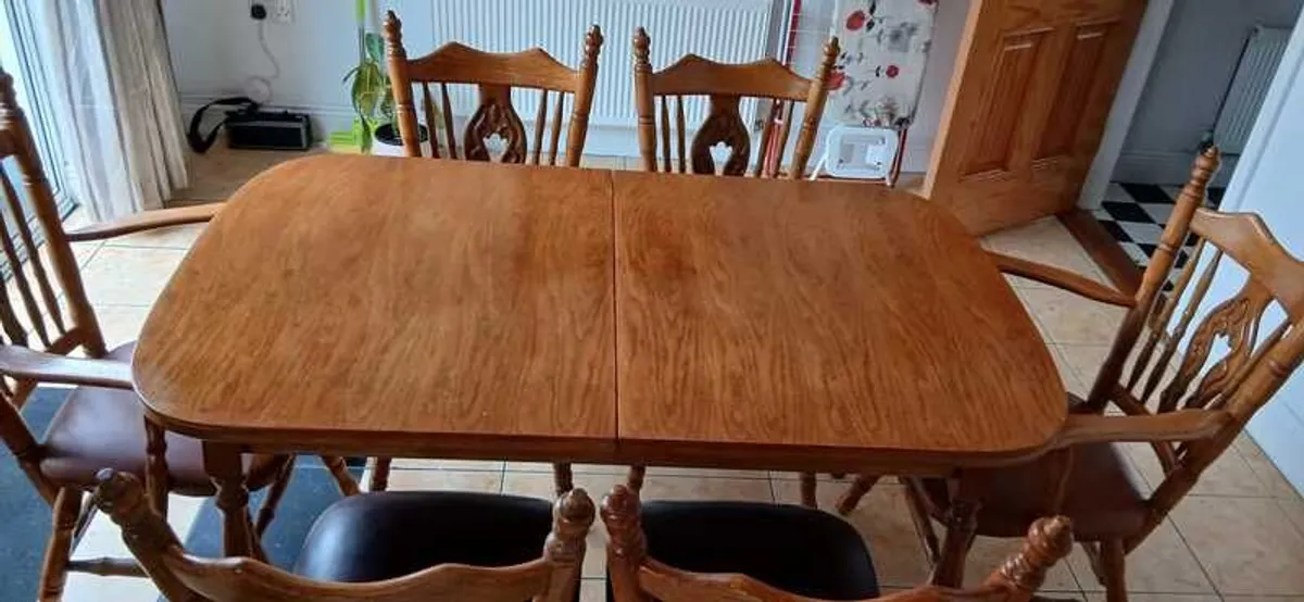 Kitchen Table and 6 chairs and 2 recliner sofas - Image 3