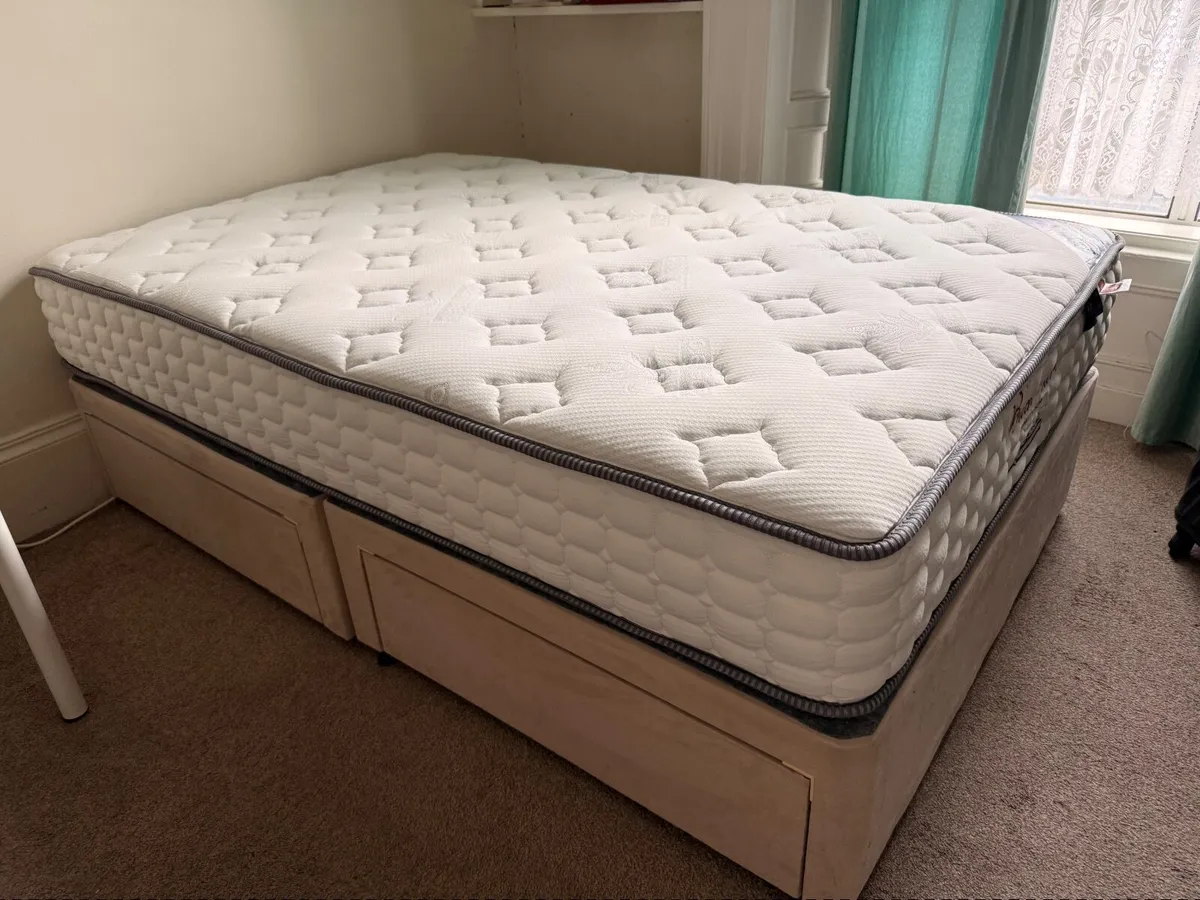 Small double Bed and mattress - Image 4