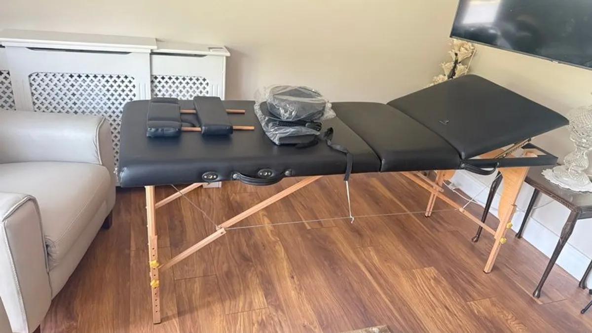 Portable Folding Massage Table with Accesories - Image 2