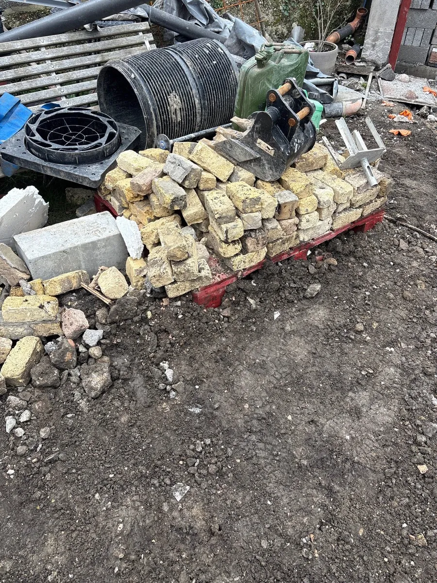 Yellow bricks Dublin - Image 2