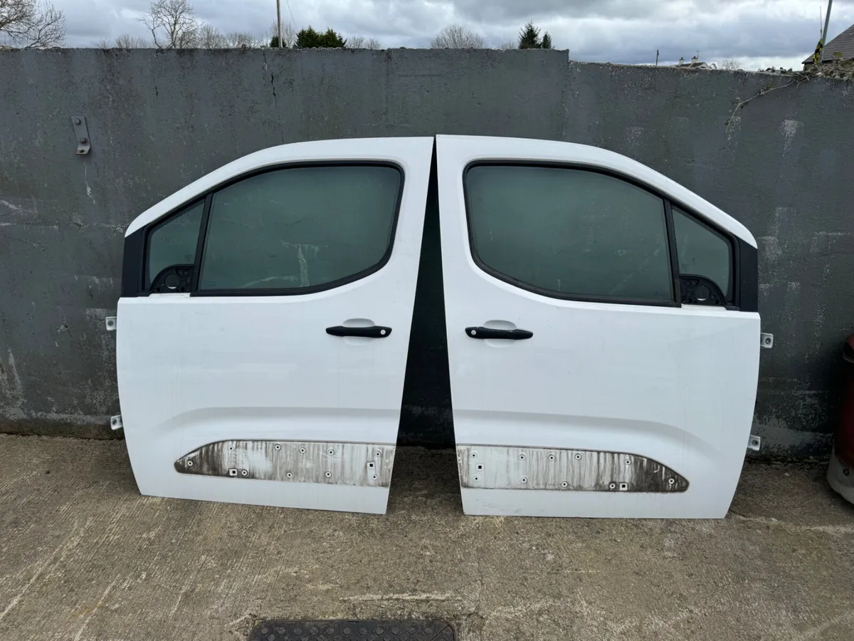 2020 Peugeot Partner/Citroën Berlingo doors.
