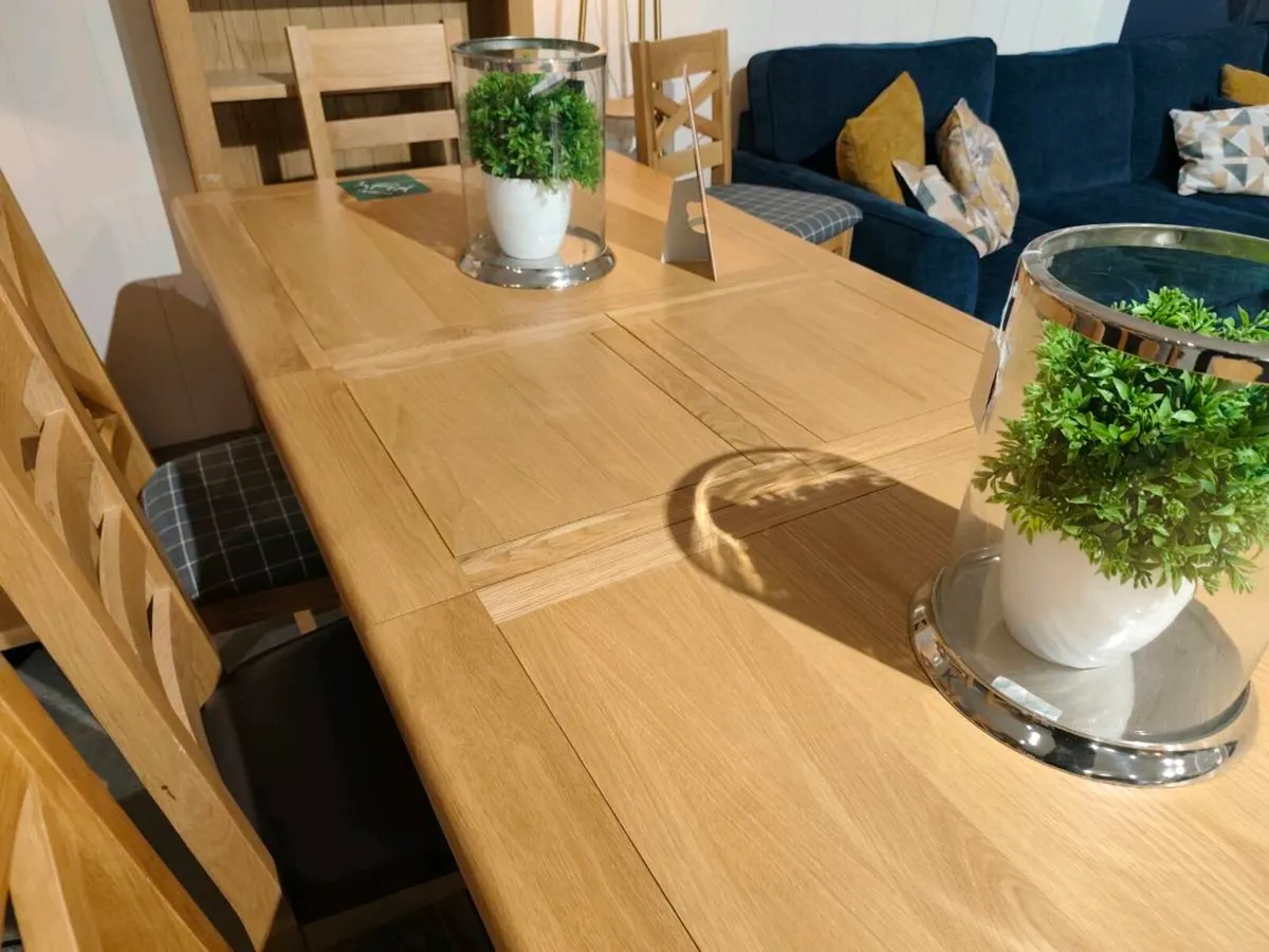 Extending Oak Dining table Ex Display Like New - Image 4