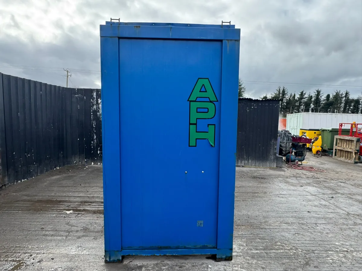 Double Toilet Block - Image 4