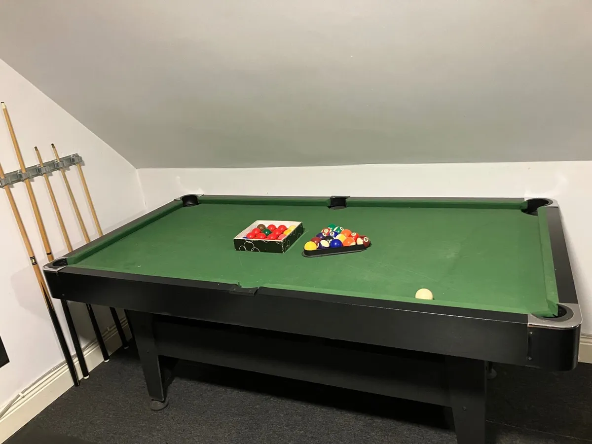 Pool table - Image 1