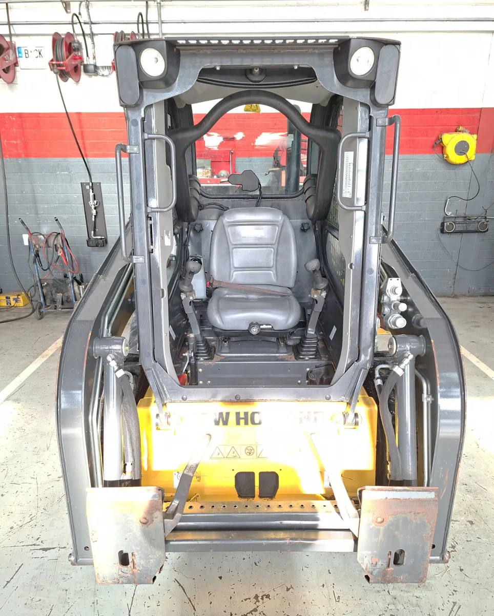 NEW HOLLAND L313 SKID STEER - Image 3