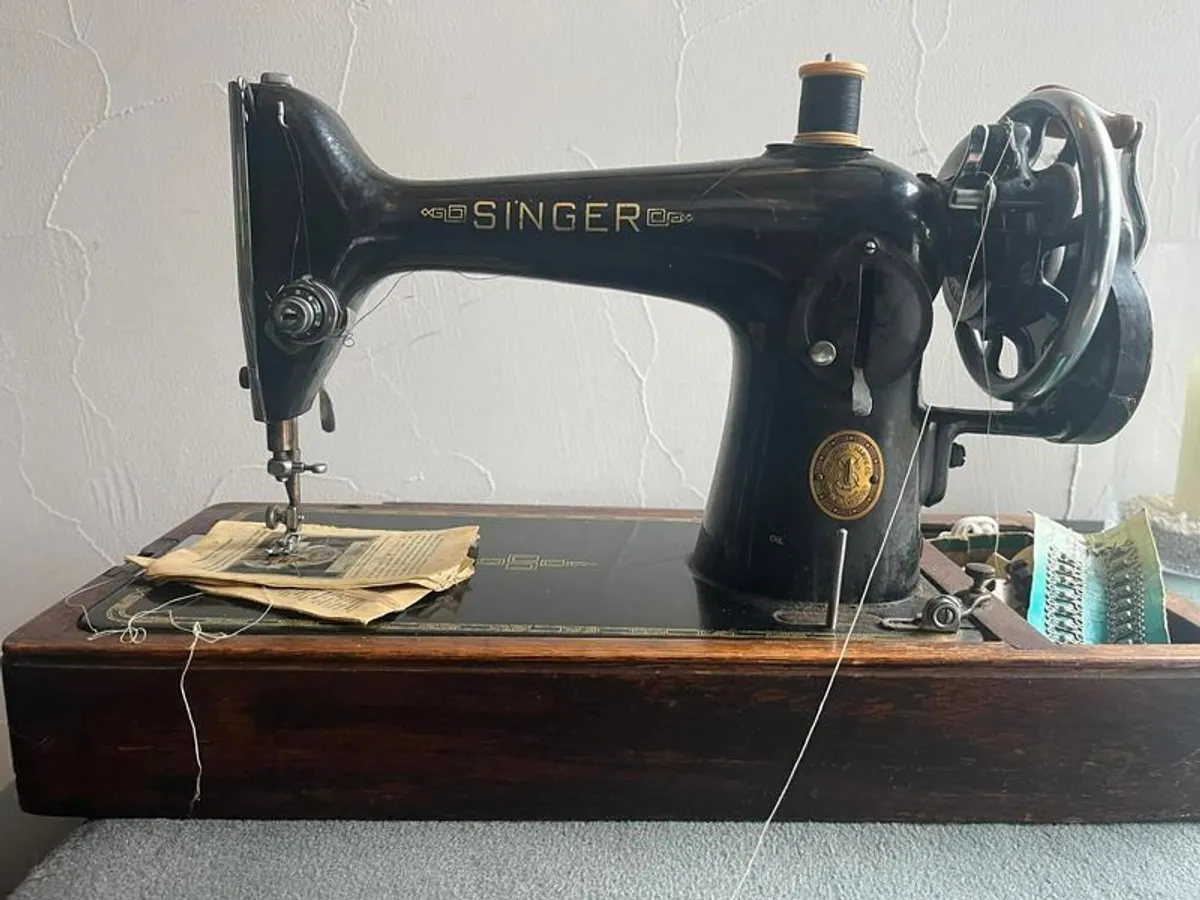 Vintage Singer Sewing machine. - Image 1