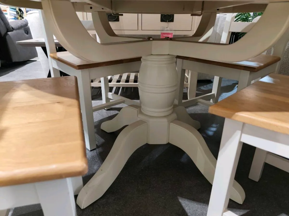 Round Extending Oak Dining table Ex Display - Image 3