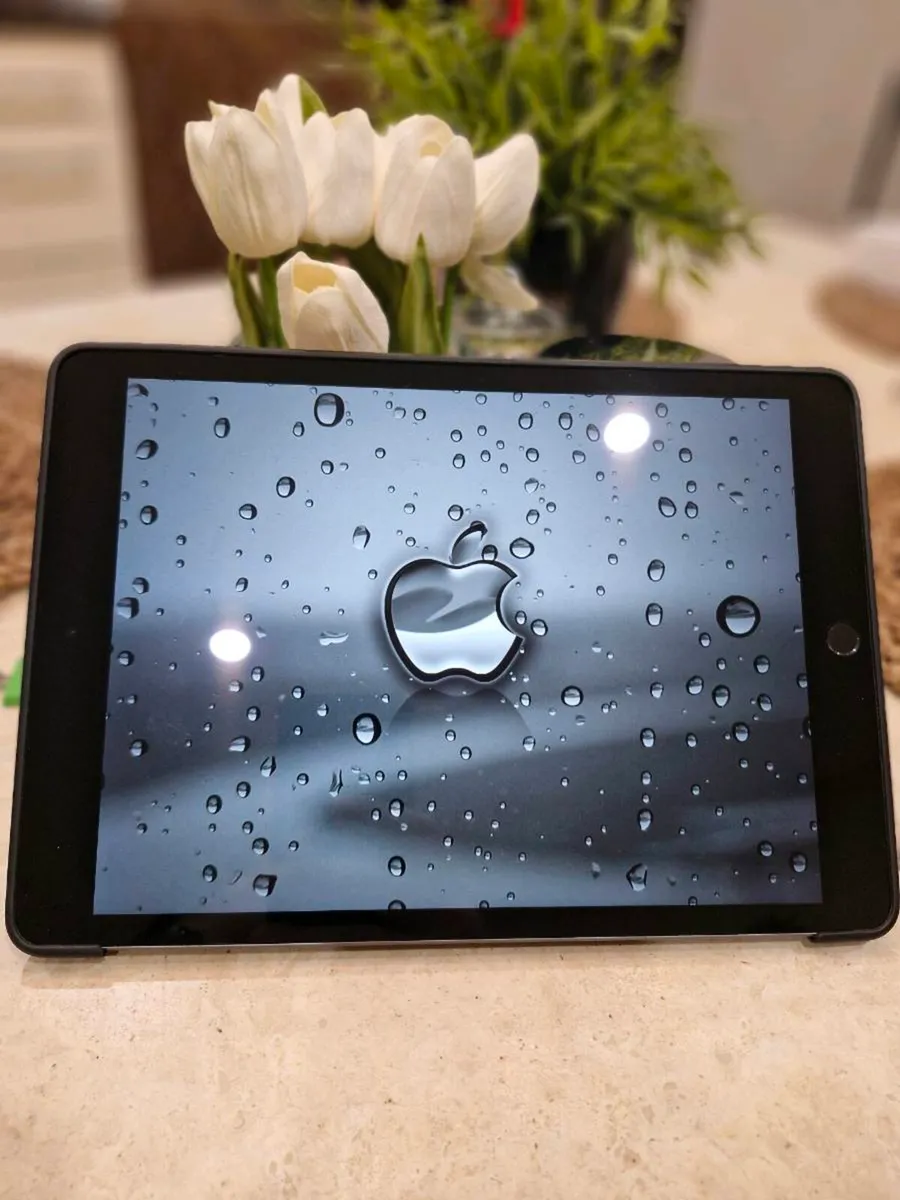 iPad 9th Generation 64GB (cover included) - Image 1