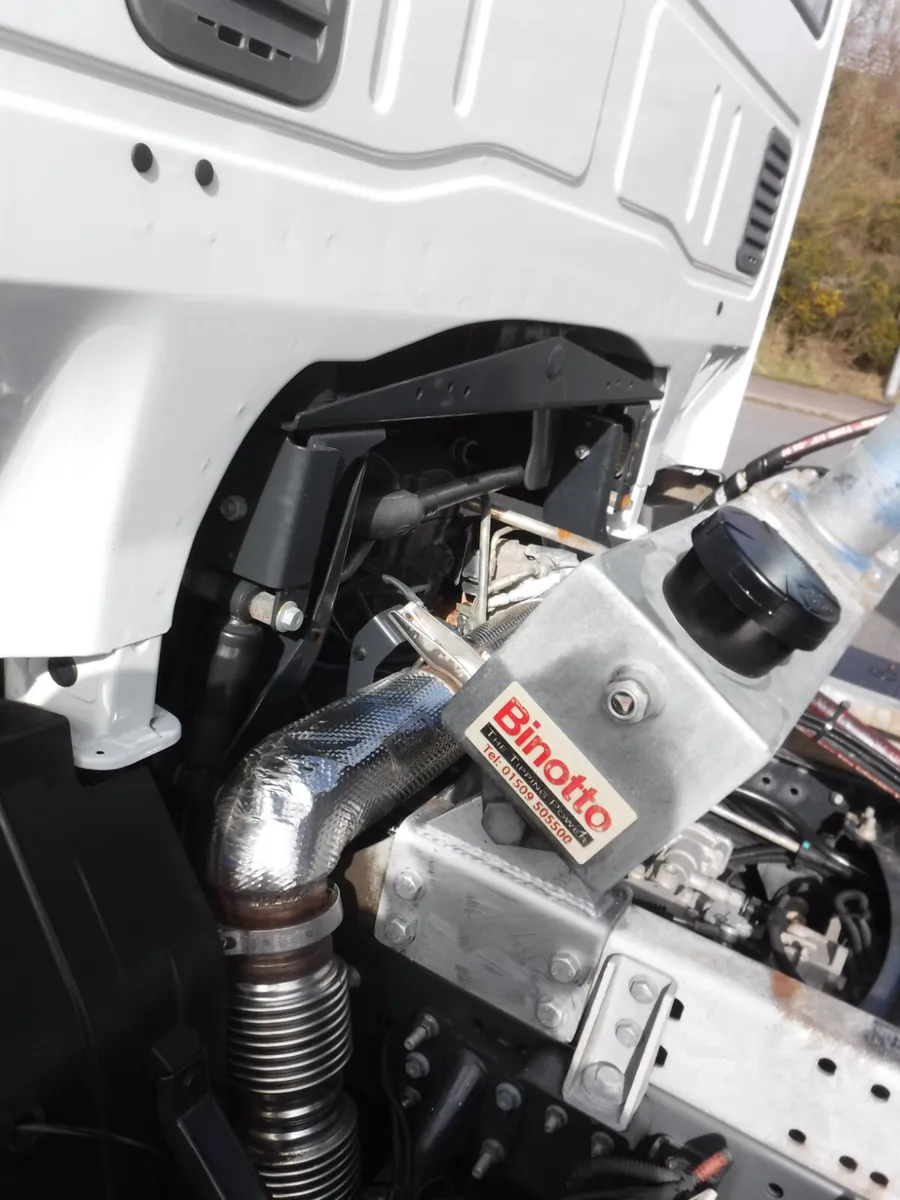 Iveco 75-16 D.D.S Tipper, tar chutes, 19,235 miles - Image 2