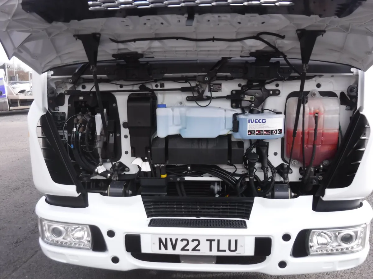 Iveco 75-16 D.D.S Tipper, tar chutes, 19,235 miles - Image 4