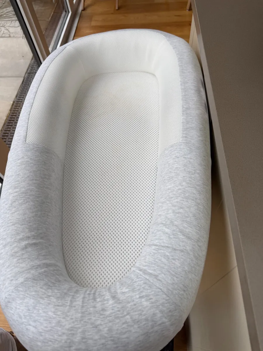 Purflo Sleeping Pod - Like new - one month old