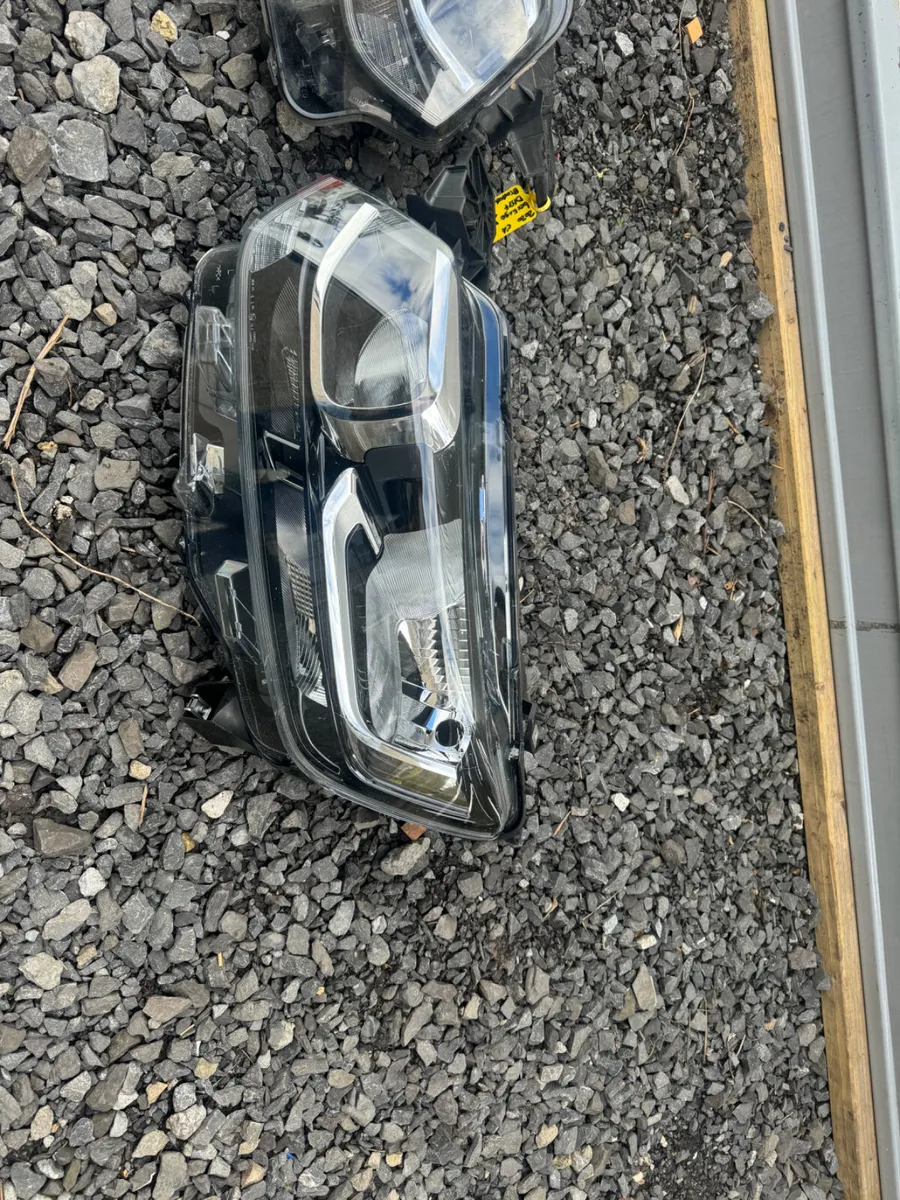 2020 Citroen Berlingo Head lights. - Image 1