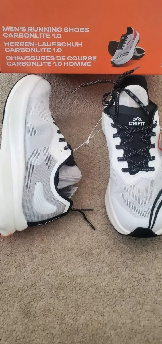 Crivit (Lidl) Carbon 1 runner -  Size UK9 - Image 2