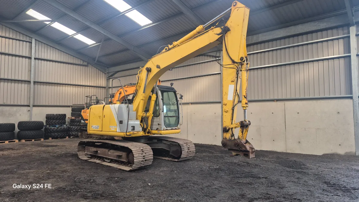 New Holland E145 - Image 3