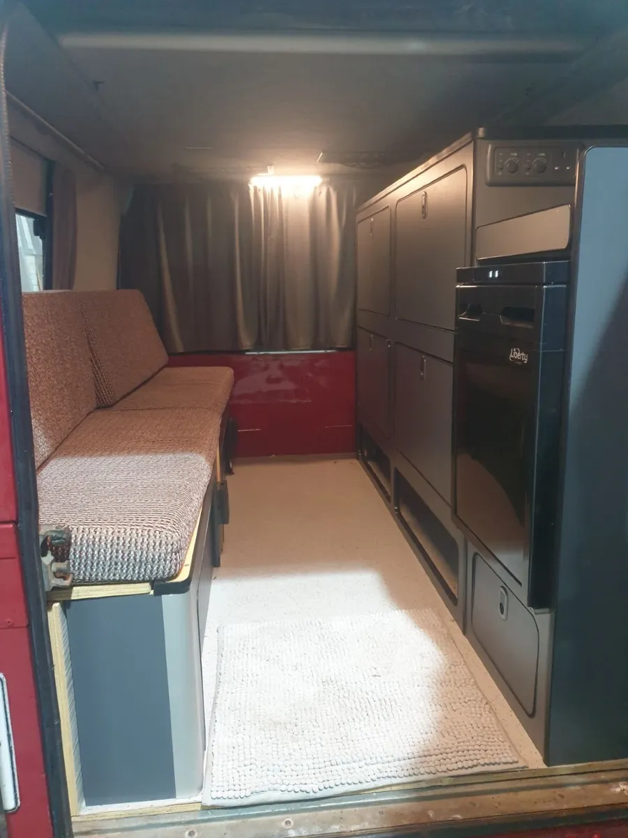 Defender 110 Camper - Image 4